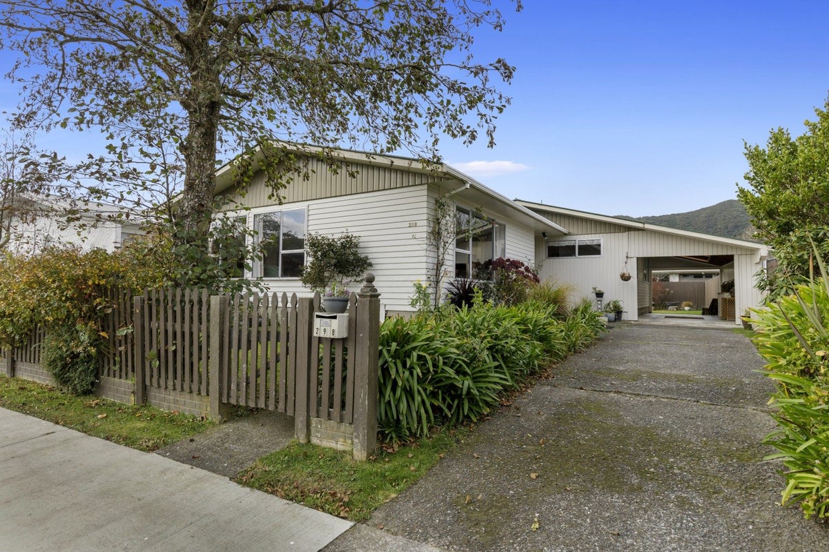 298 Wellington Road, Wainuiomata, Lower Hutt - Carousel 23