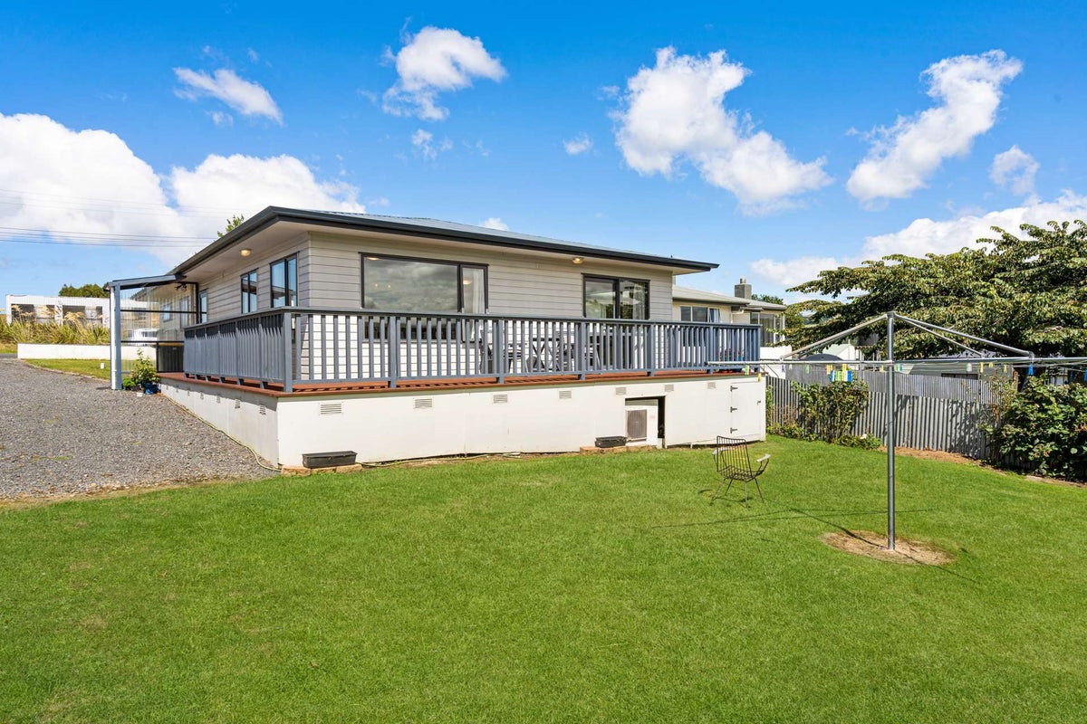 8 Macandrew Street, Owaka - Carousel 2