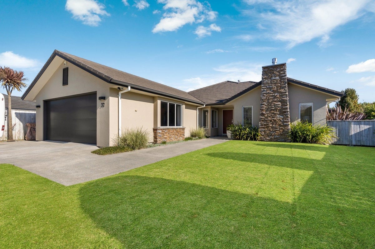 37 Searle Drive, Patumahoe, Pukekohe - Carousel 1