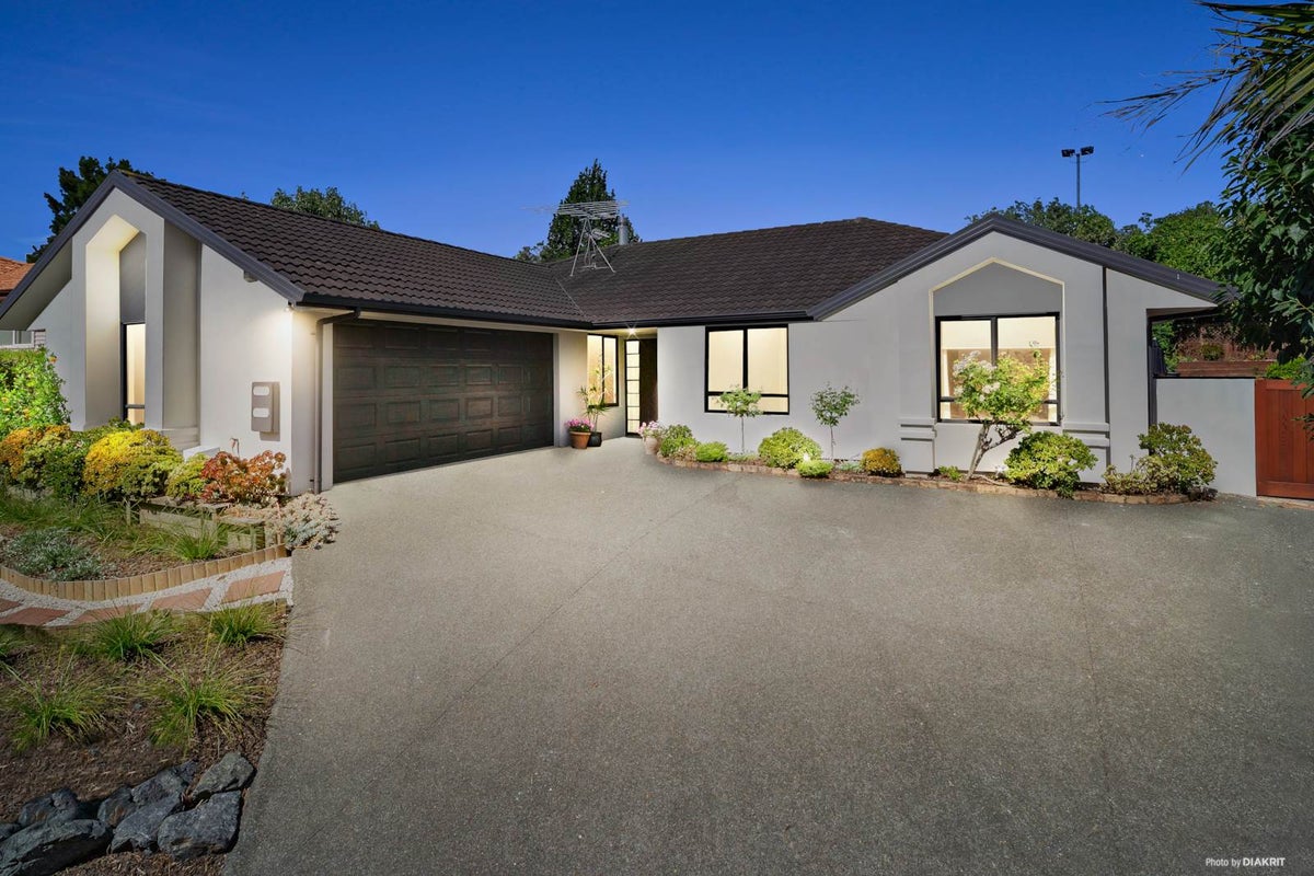 20 Te Wharau Drive, Greenhithe, Auckland - Carousel 1