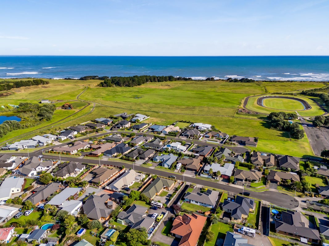 12B Marlin Terrace, Bell Block, New Plymouth - Carousel 50