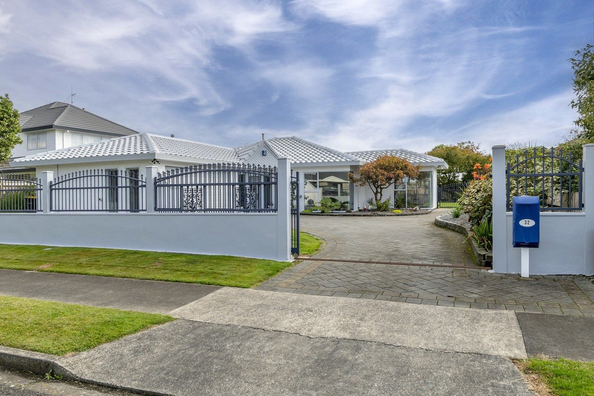 32 Easton Way, Levin, Levin - Carousel 1