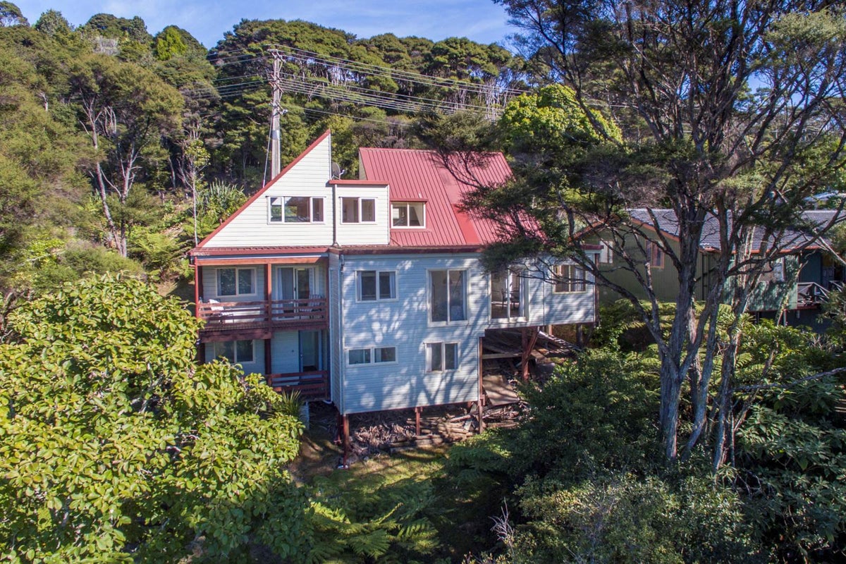 422 Huia Road, Laingholm, Auckland - Carousel 1