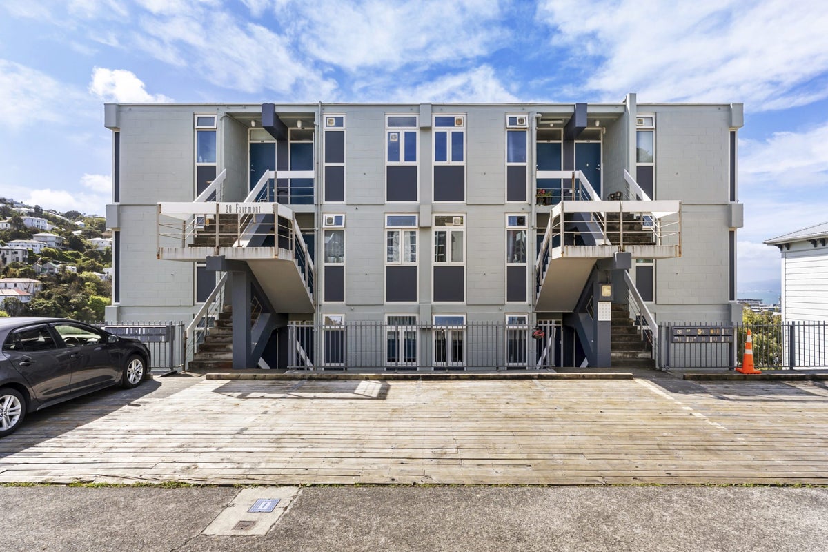 3C/20 Maarama Crescent, Aro Valley, Wellington - Carousel 1