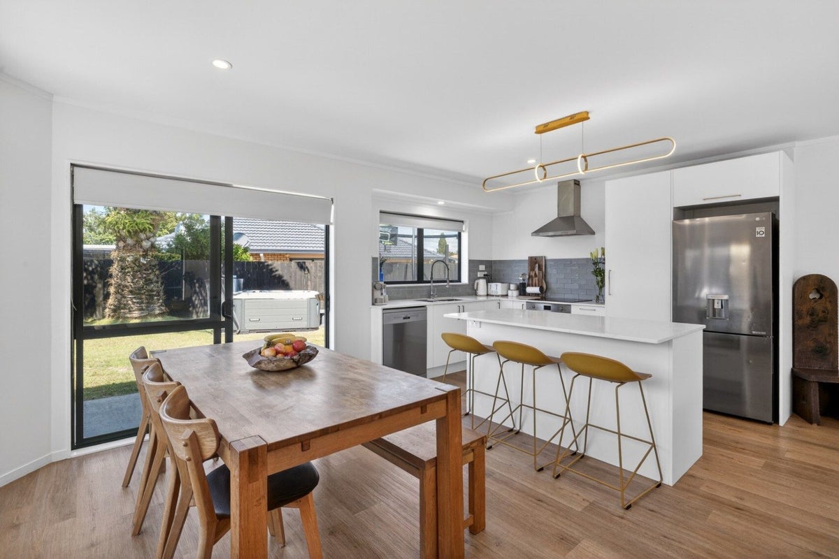 15 Romana Crescent, Papamoa Beach, Papamoa - Carousel 2