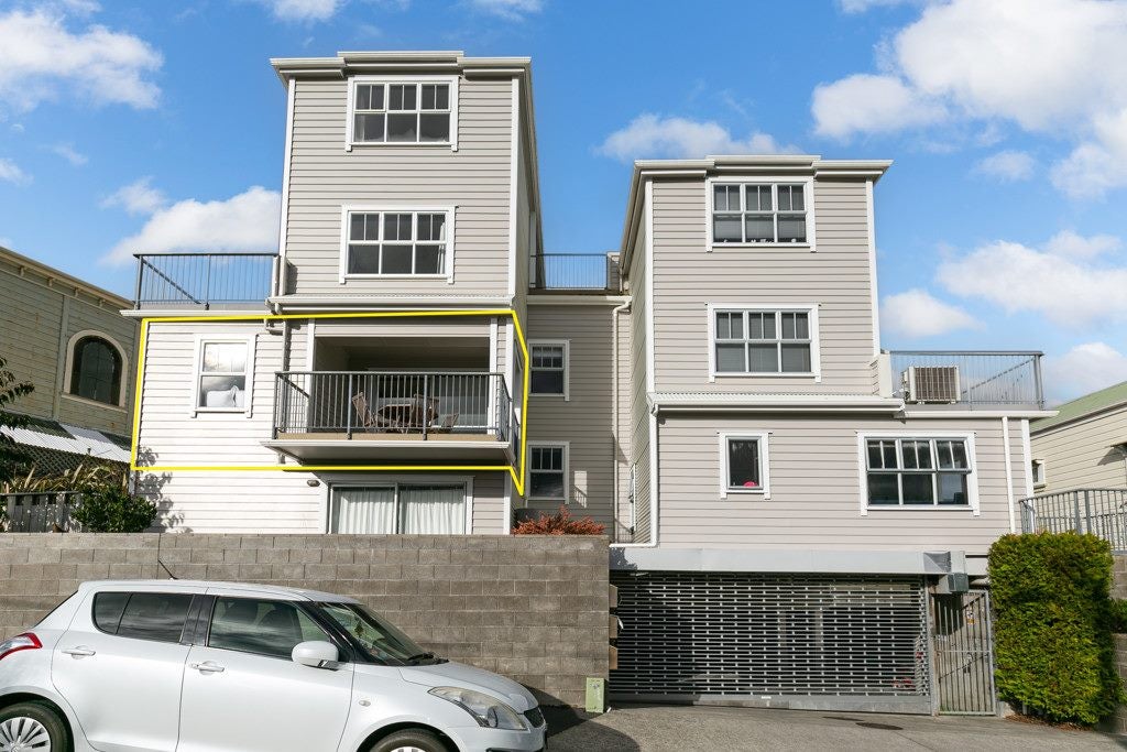 8F Finlay Terrace, Mount Cook, Wellington - Carousel 12