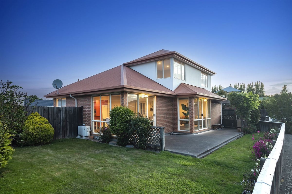 2 Rosefield Lane, Northcote, Christchurch - Carousel 1