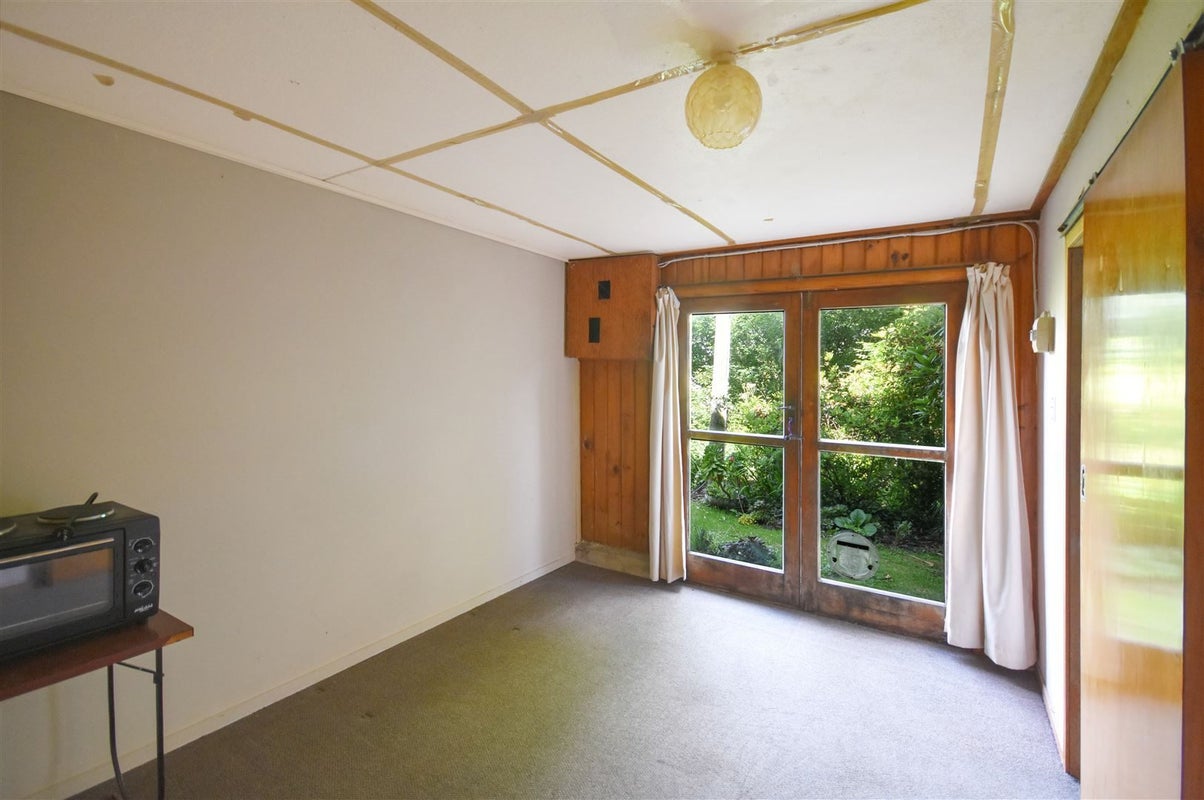 10A Queen Street, Brighton, Dunedin - Carousel 14