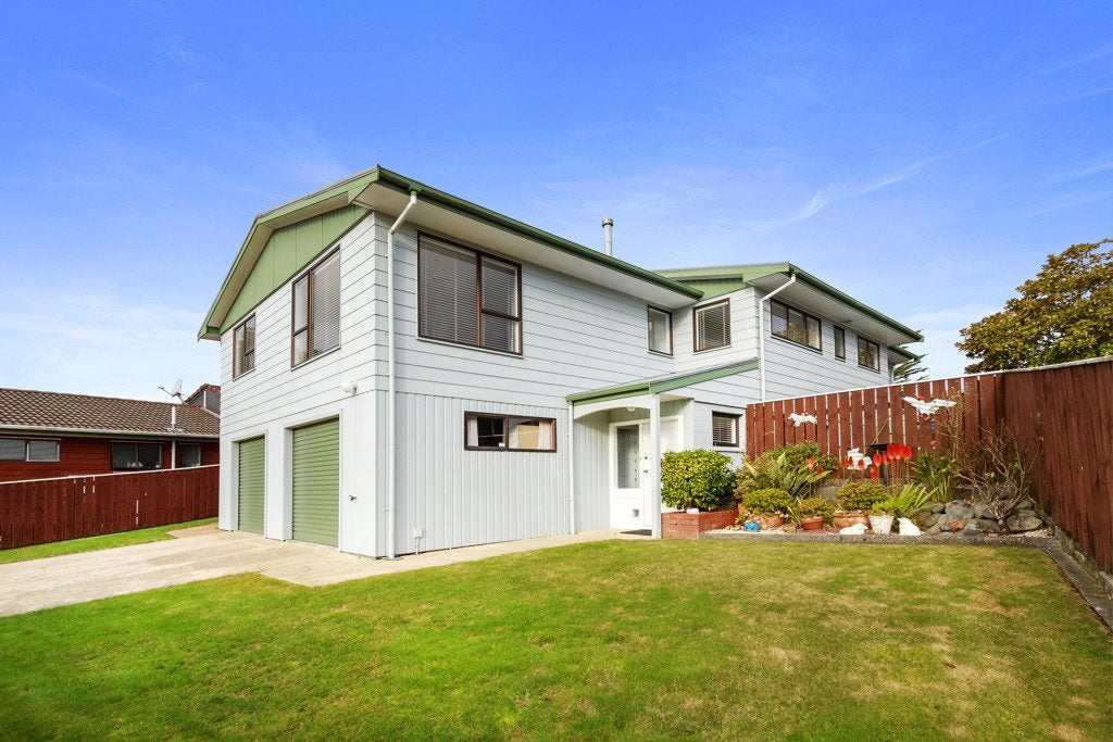 155 Holborn Drive, Stokes Valley, Lower Hutt - Carousel 1