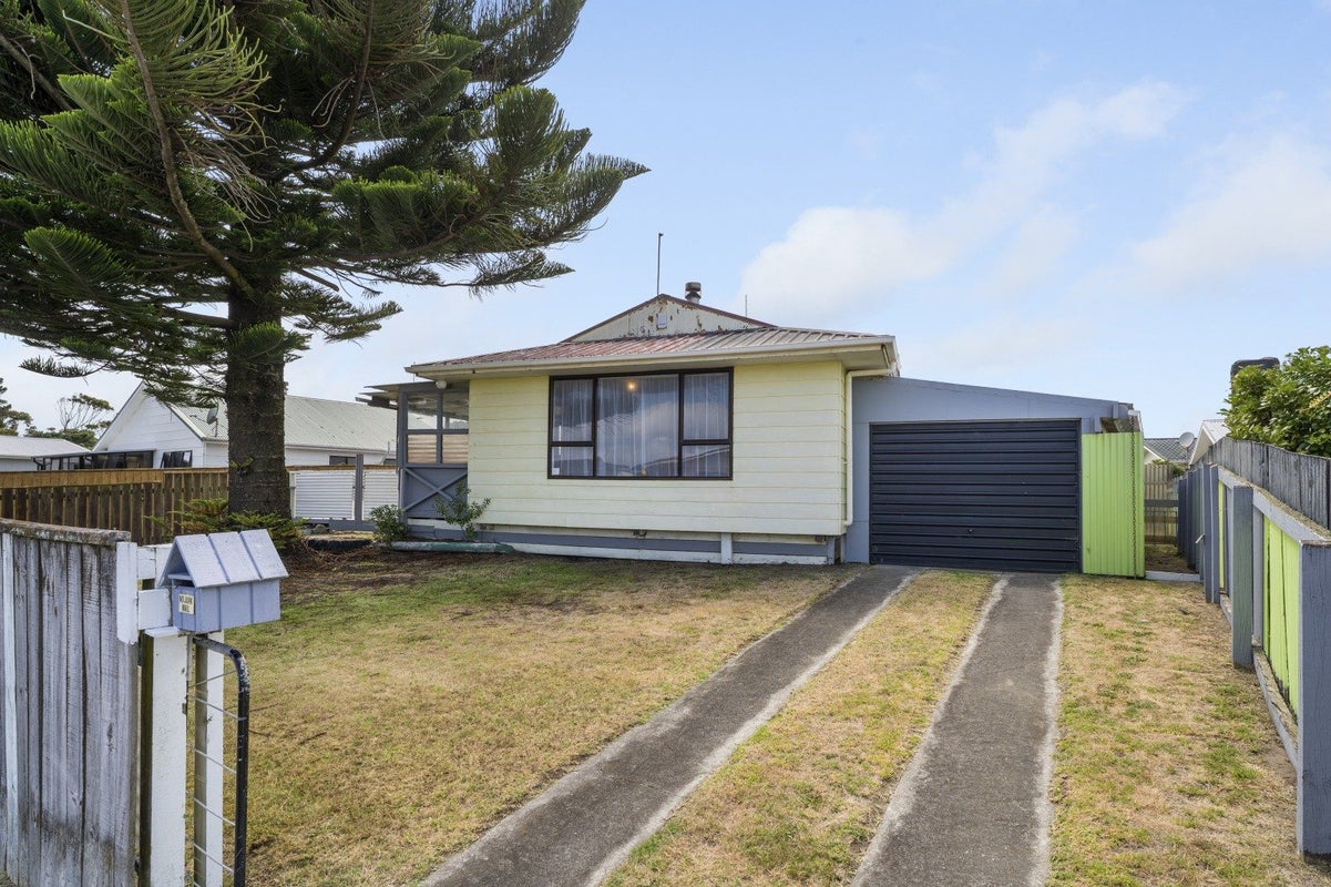 15 Hewson Crescent, Otaki Beach, Otaki - Carousel 1