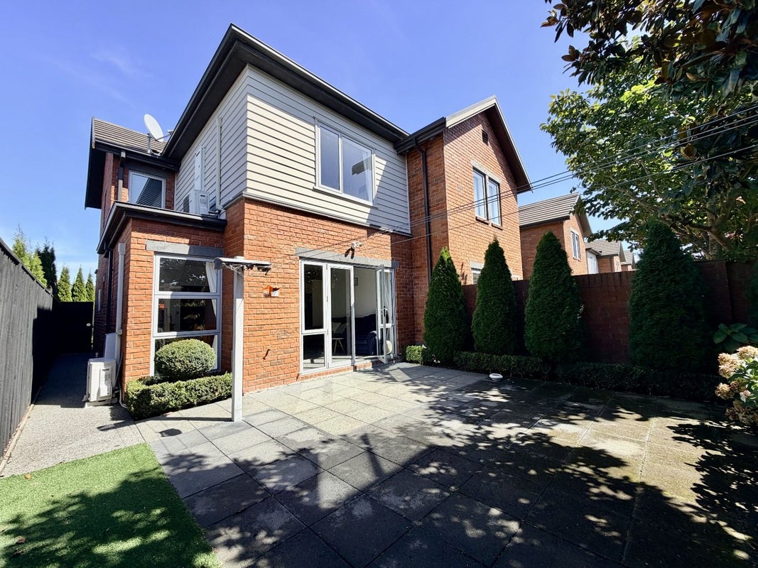 27 Henley Green, Northwood, Christchurch - Carousel 2