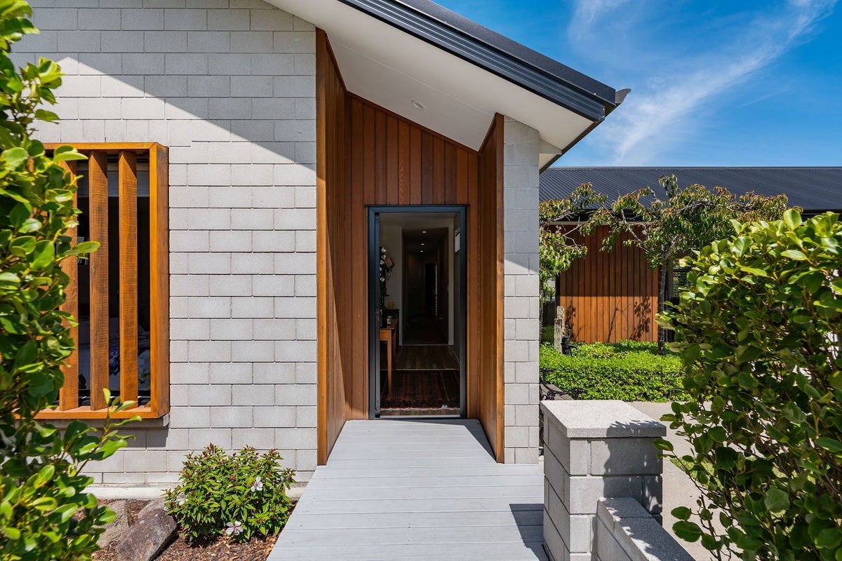 12 Ellesmere Close, Pyes Pa, Tauranga - Carousel 2