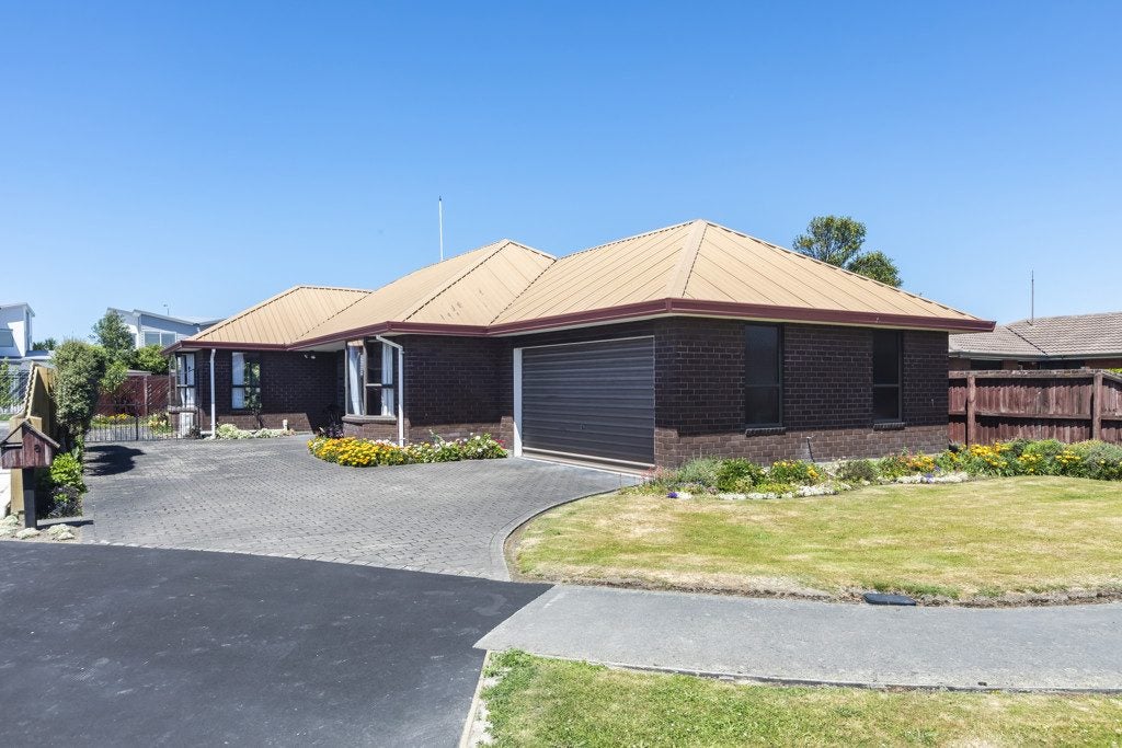 8 Edron Place, Redwood, Christchurch - Carousel 1