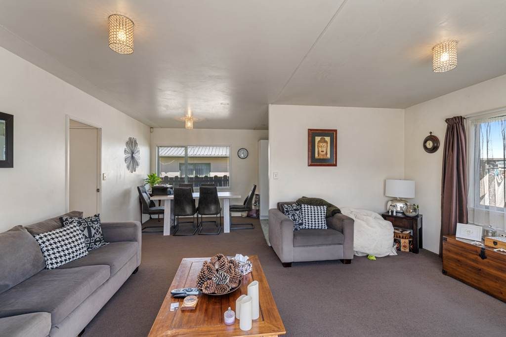 10A Holman Road, Te Atatu Peninsula, Auckland - Carousel 2