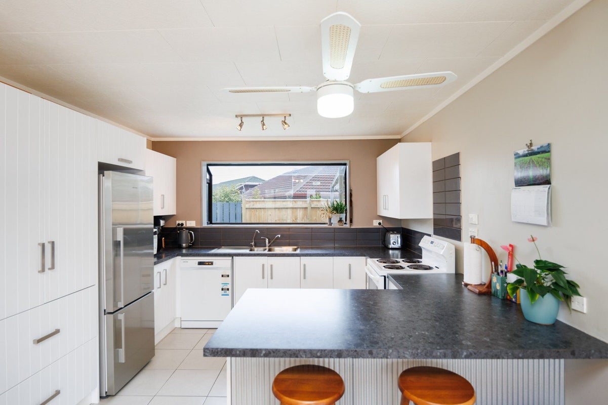 46 Chatsworth Place, Highbury, Palmerston North - Carousel 2
