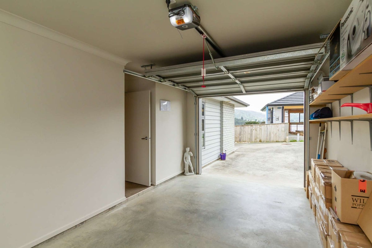 32 Speldhurst Grove, Stokes Valley, Lower Hutt - Carousel 16