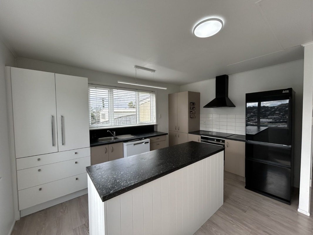 8A Sheridan Terrace, Johnsonville, Wellington - Carousel 1
