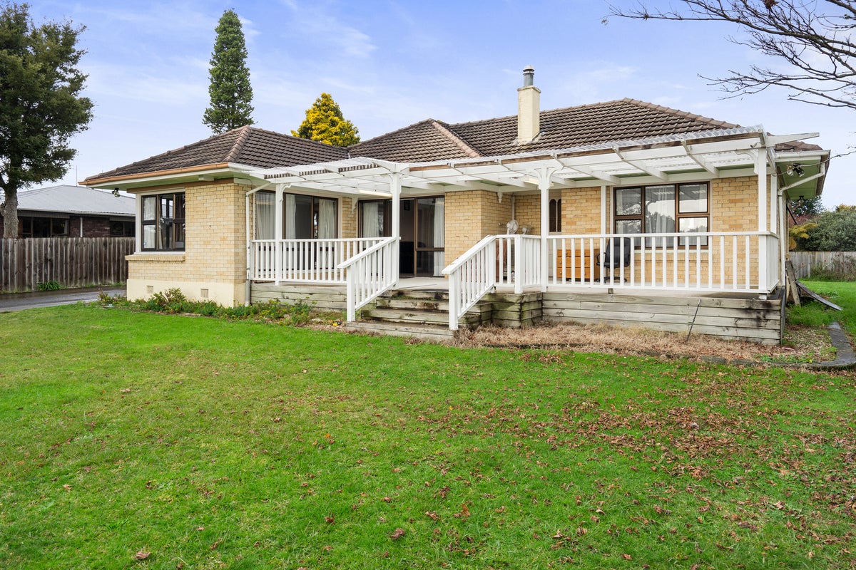 10 Thompson Street, Leamington, Cambridge - Carousel 2