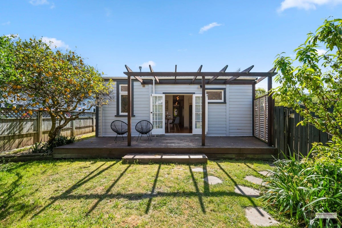 156 Kings Crescent, Hutt Central, Lower Hutt - Carousel 2