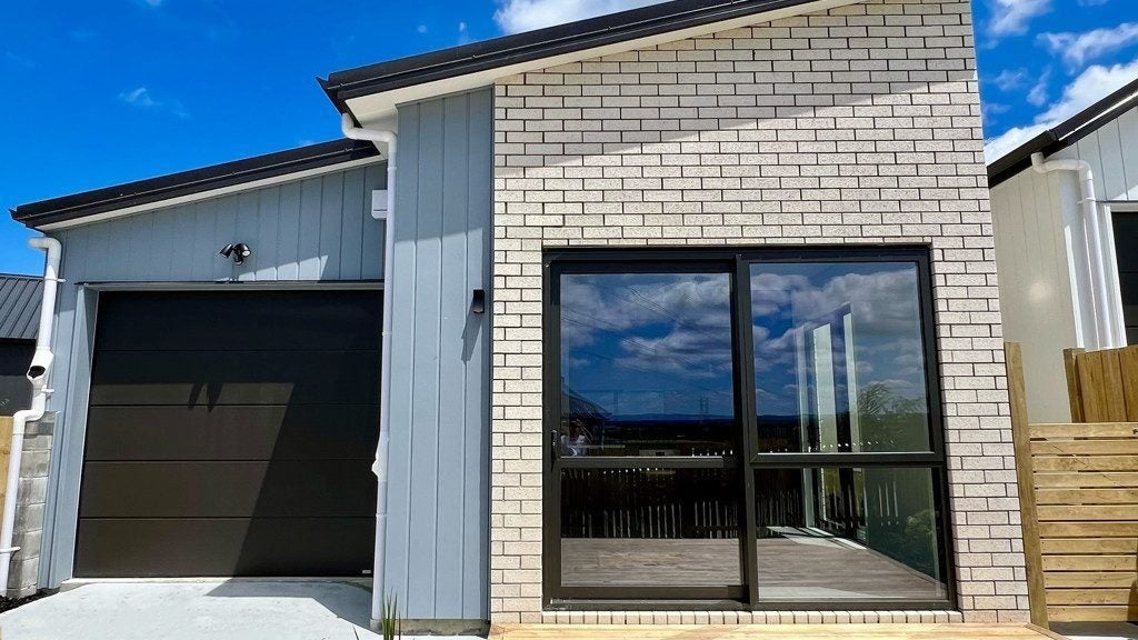 24 Neretva Avenue, Massey, Auckland - Carousel 1