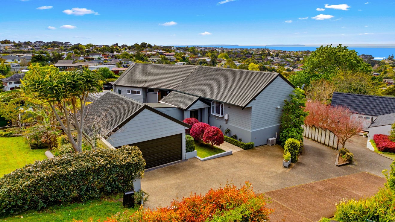 7 Elizabeth Place, Mairangi Bay, Auckland - Carousel 1