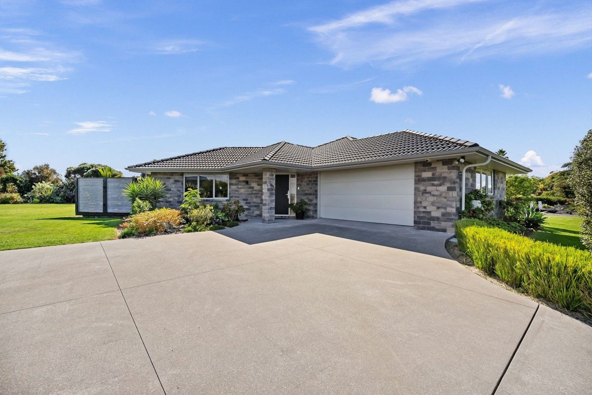 6 Summerfield Way, Parahaki, Whangarei - Carousel 1