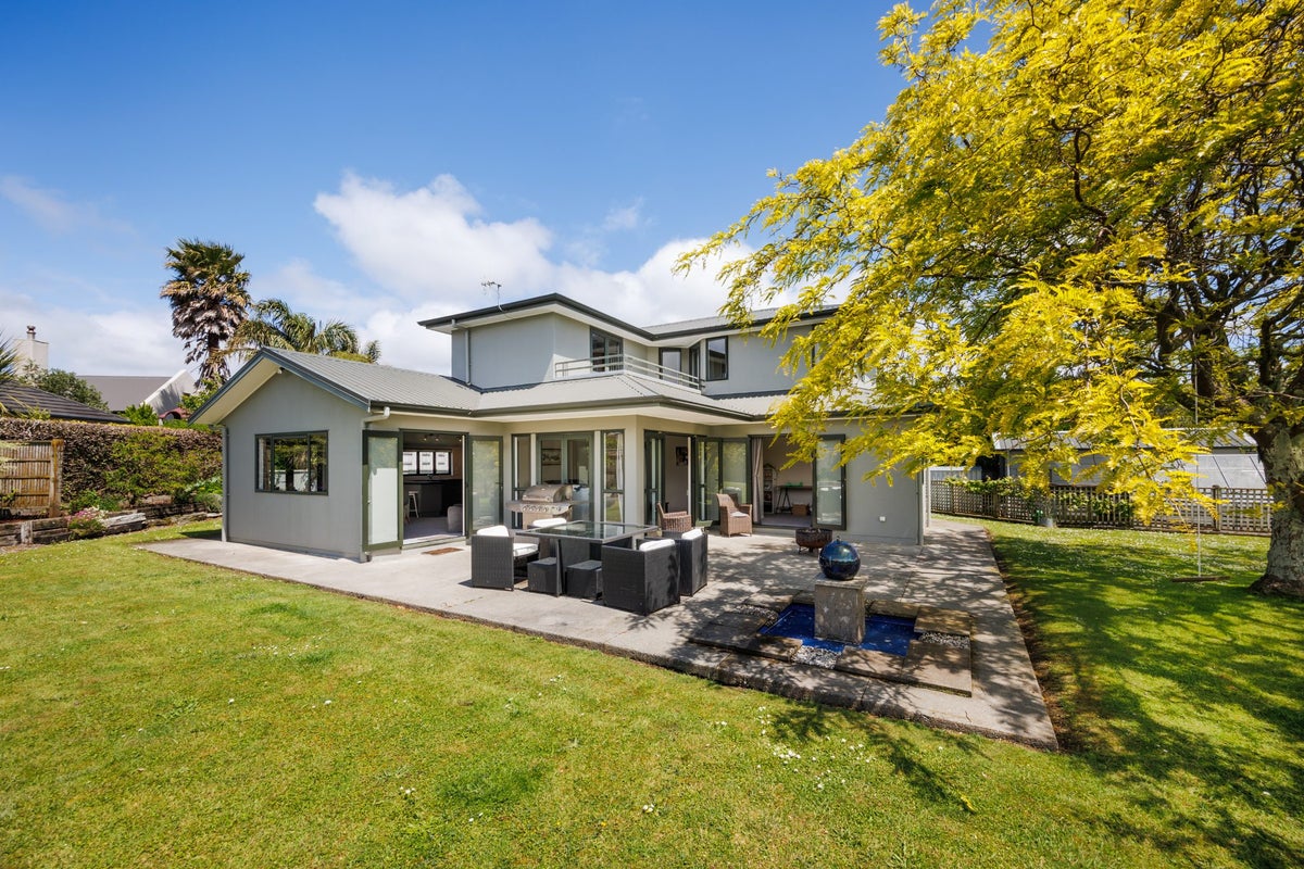 27 Abby Road, Fitzherbert, Palmerston North - Carousel 1