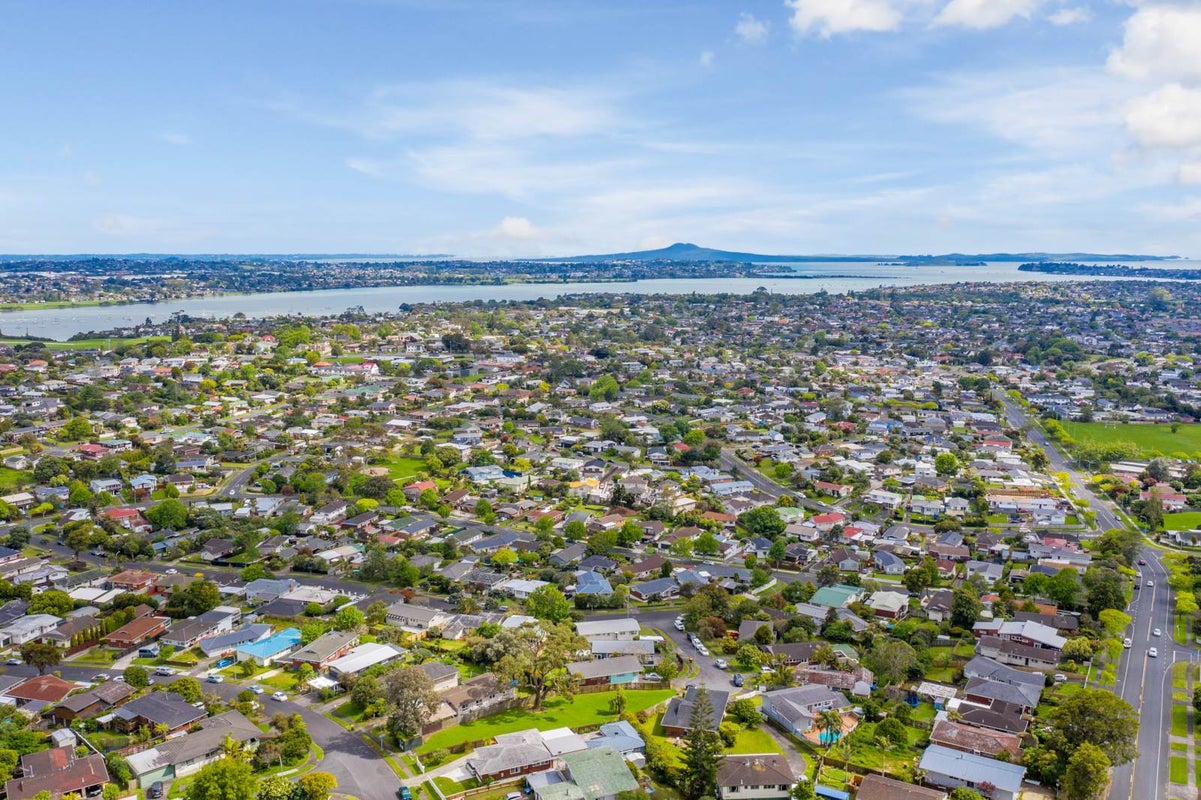 3 Cobana Place, Pakuranga Heights, Auckland - Carousel 47