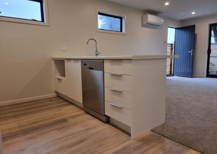 2/338 Oxford Terrace, Avalon, Lower Hutt - Carousel 2