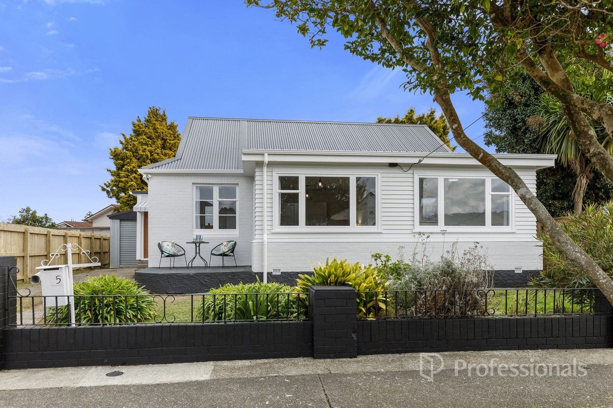 5 Biddle Crescent, Taita, Lower Hutt - Carousel 1
