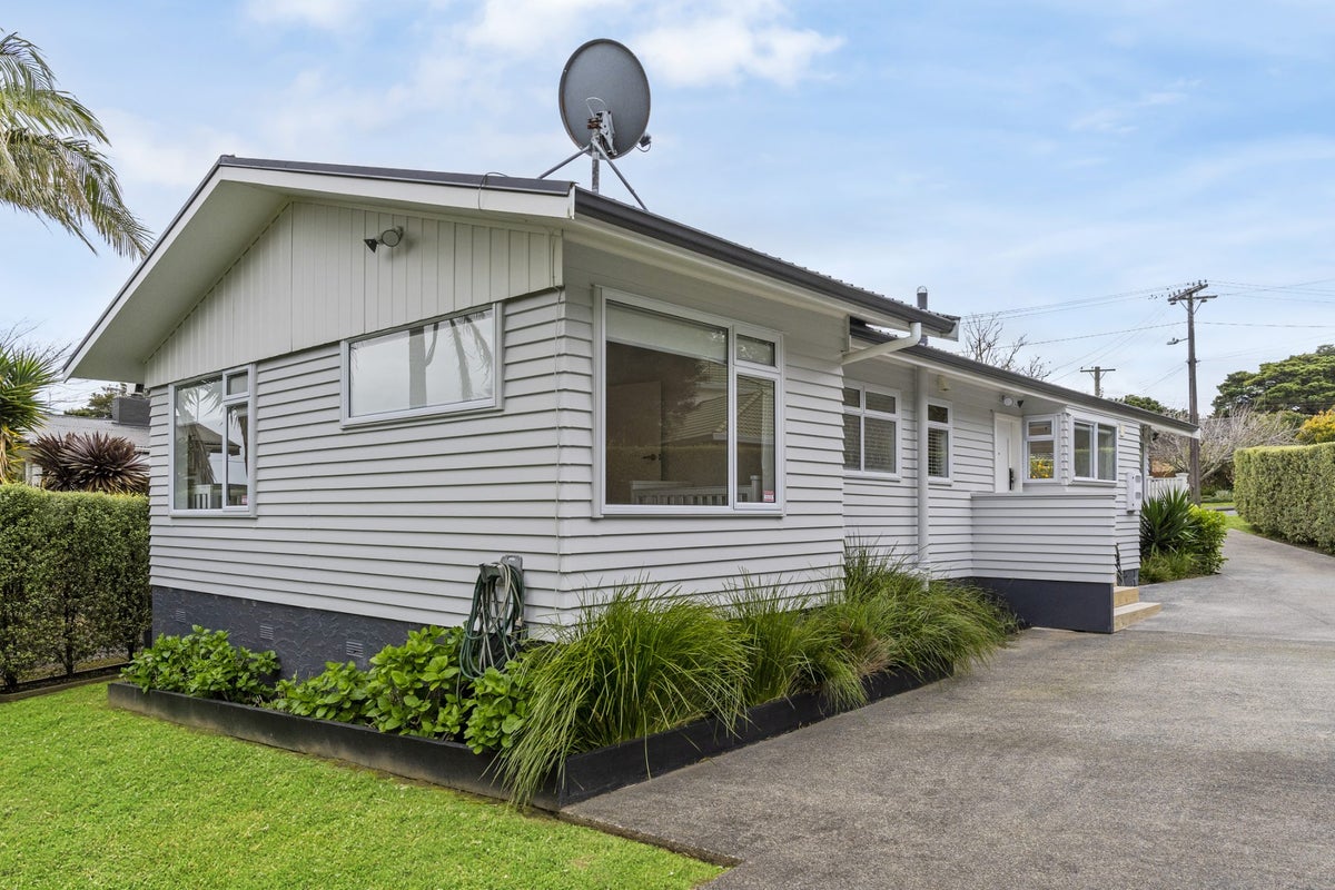 27 Kelvyn Grove, Hillpark, Auckland - Carousel 1