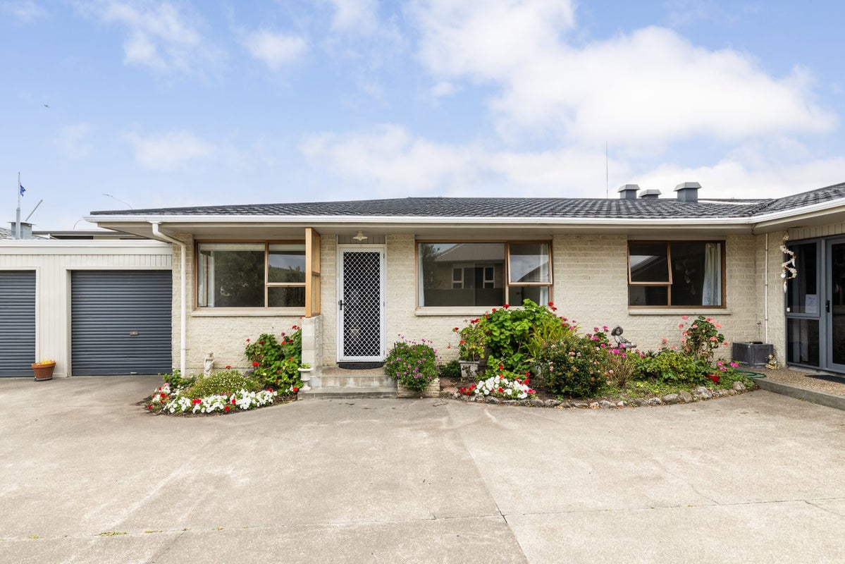 2/32 Meeanee Quay, Westshore, Napier - Carousel 1