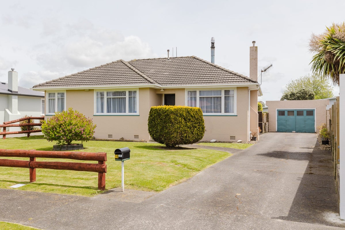 10 Dorset Crescent, Hokowhitu, Palmerston North - Carousel 1