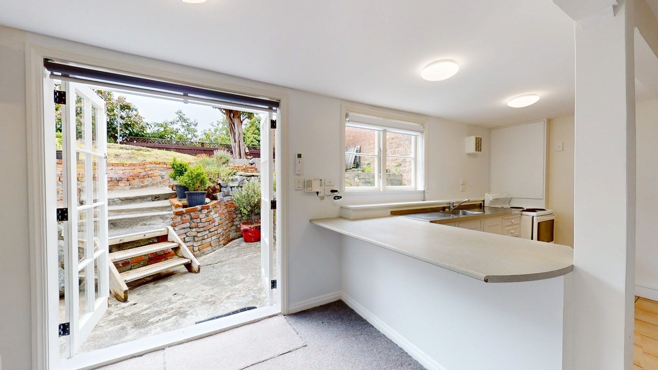141 Grant Road, Thorndon, Wellington - Carousel 1