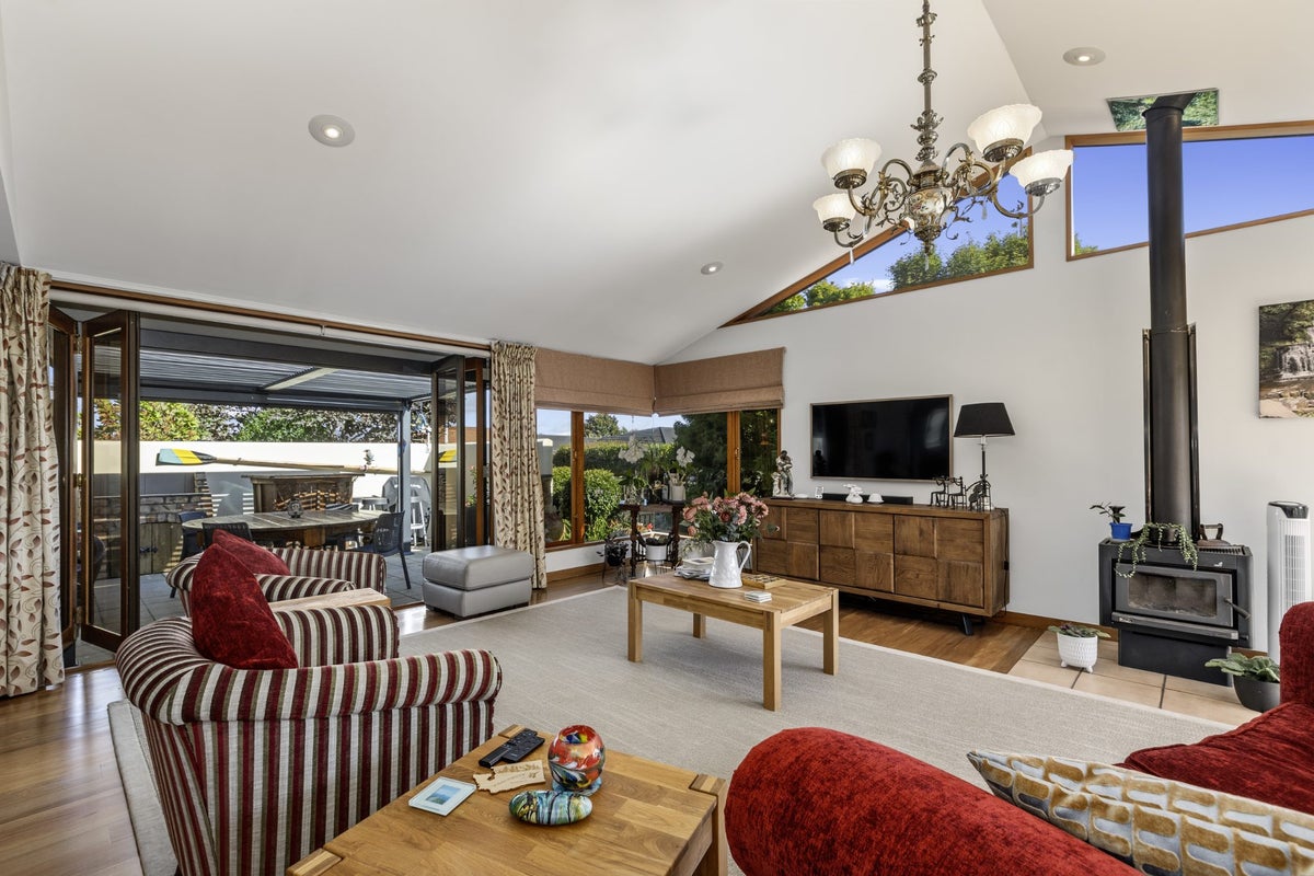 11 Laing Place, Otumoetai, Tauranga - Carousel 1
