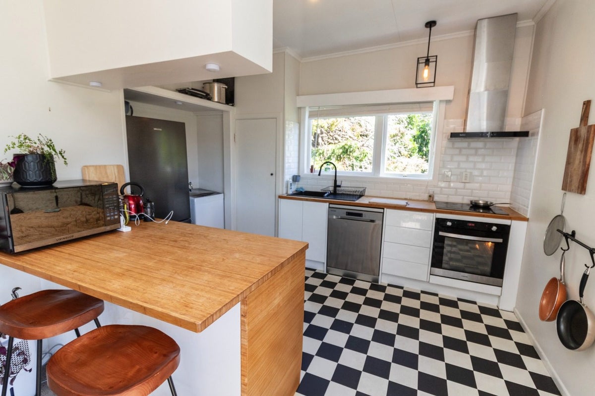 11 Waiapu Road, Kelburn, Wellington - Carousel 2