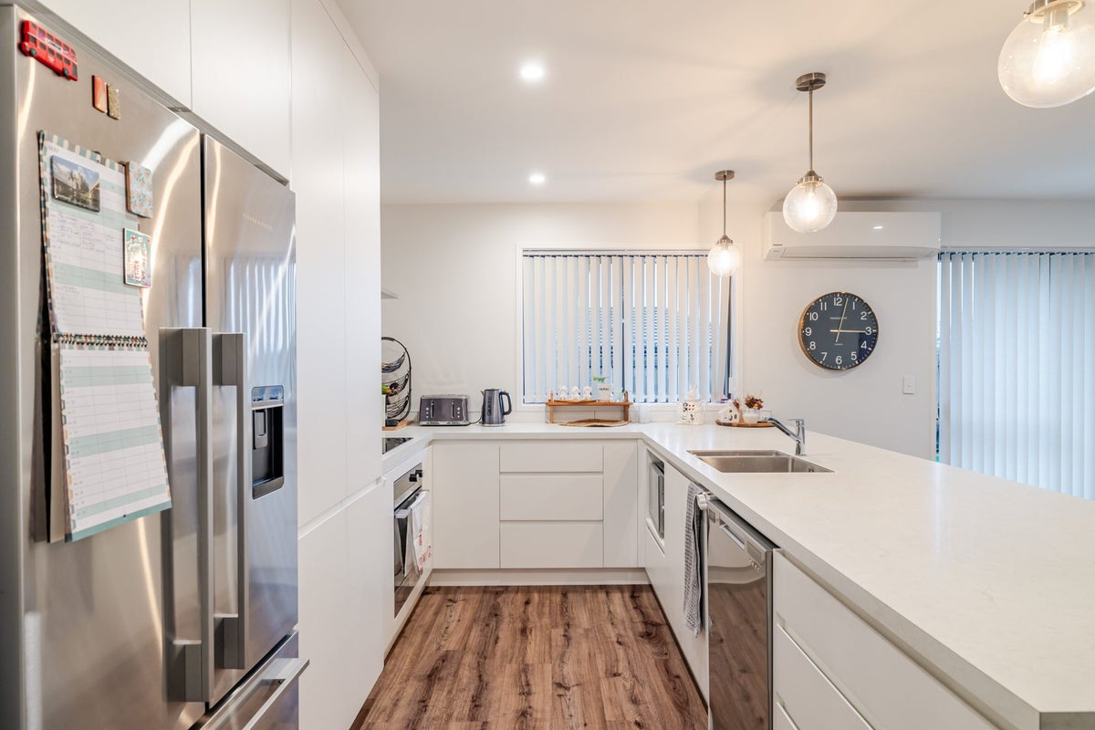 24 Cyprus Place, Fitzherbert, Palmerston North - Carousel 2