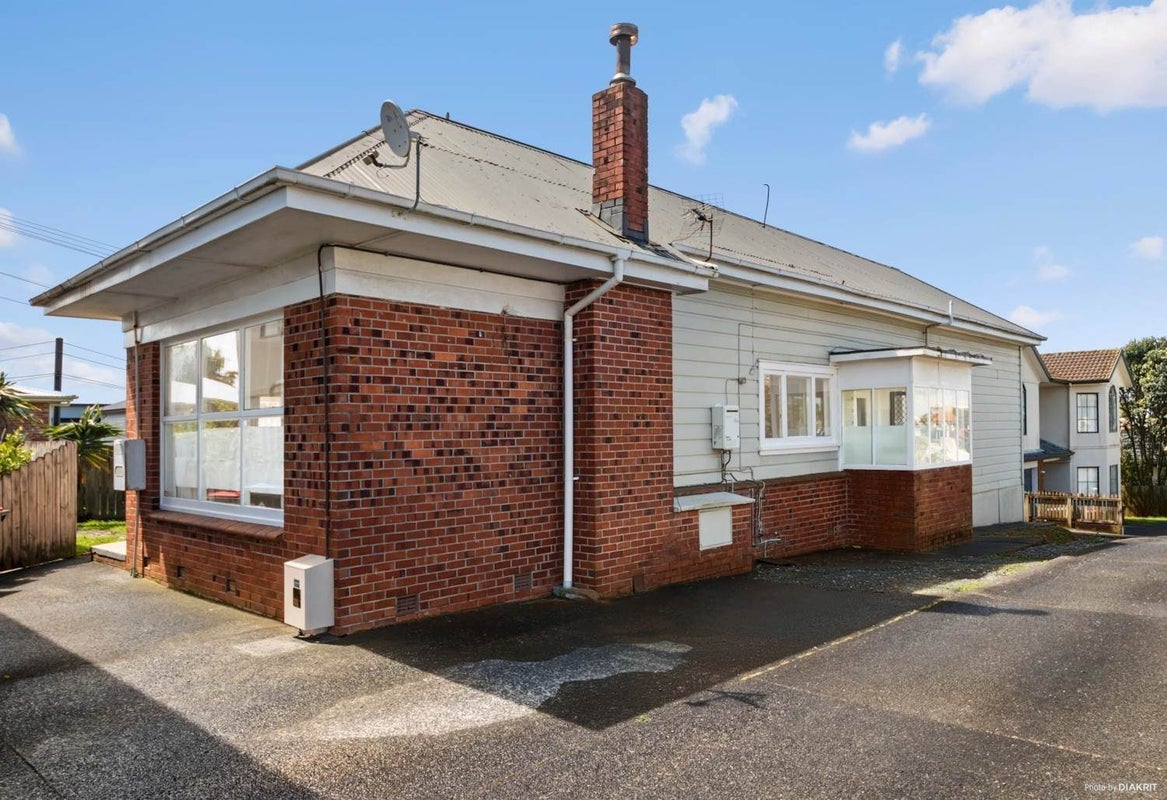 96B Oakdale Road, Mount Roskill, Auckland - Carousel 1