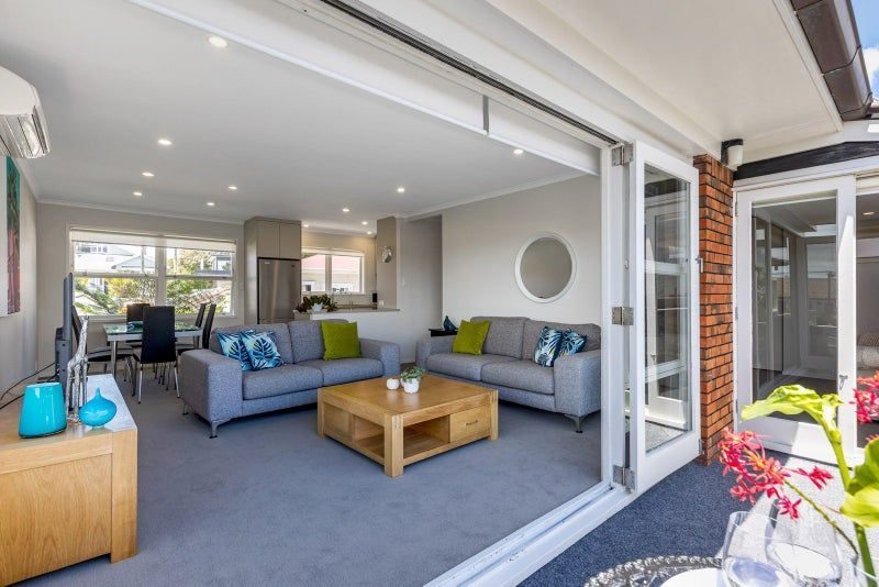2/4 Beacholm Road, Takapuna, Auckland - Carousel 20