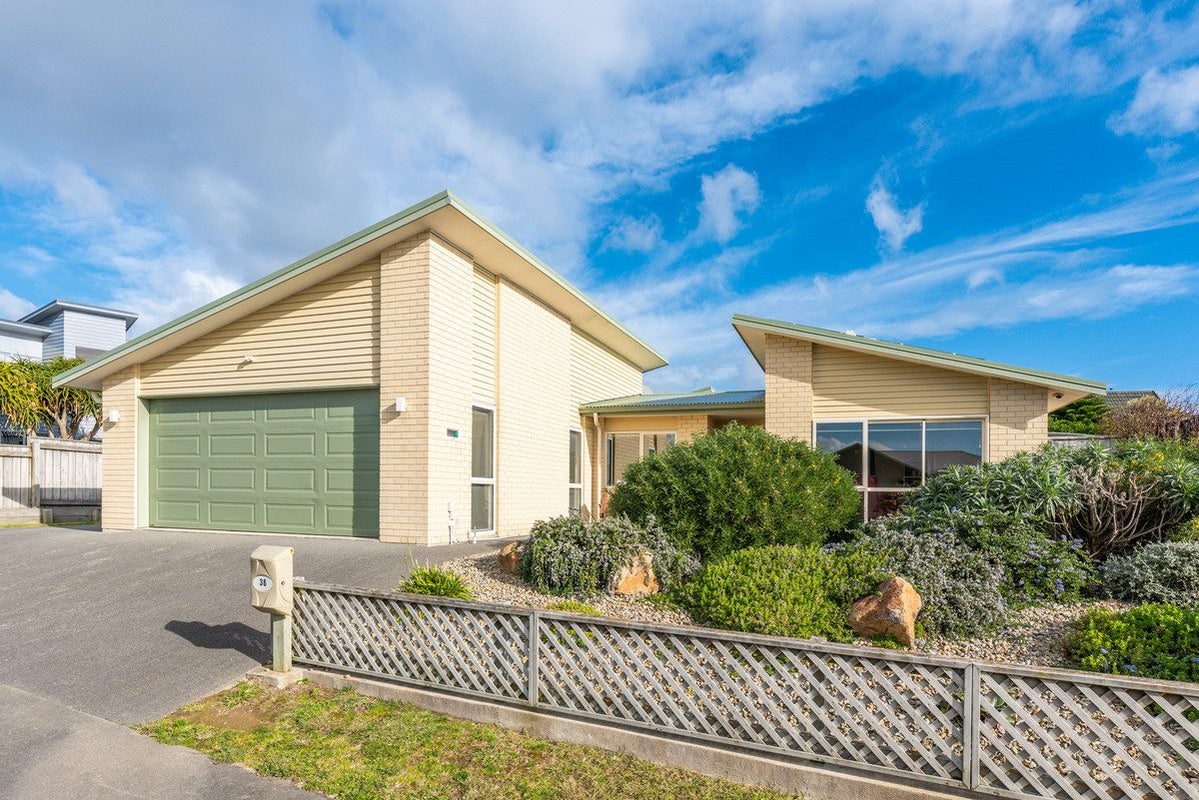 36 Pharazyn Avenue, Waikanae Beach, Waikanae - Carousel 2