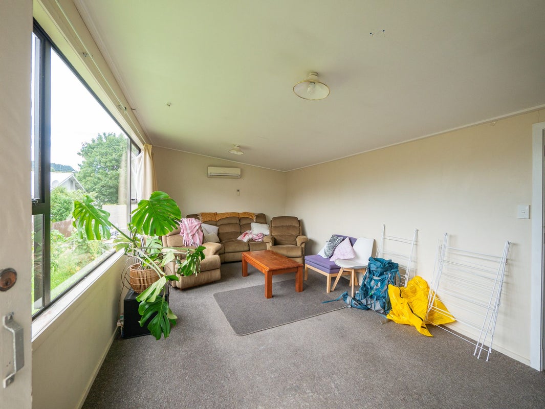 18 Gladstone Road, North East Valley, Dunedin - Carousel 2