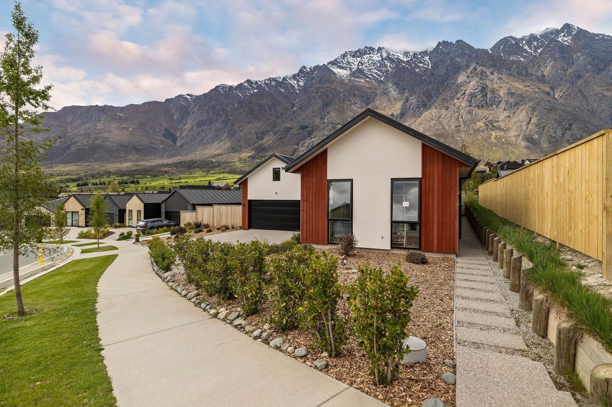 25 Spur Ridge Rise, Hanley's Farm, Jacks Point, Queenstown-Lakes, Otago - Carousel 2