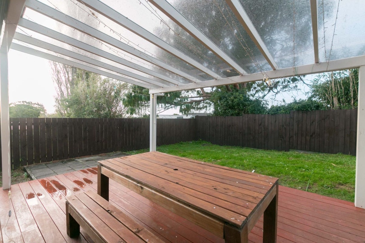 9A Netherlands Avenue, Kelston, Auckland - Carousel 13