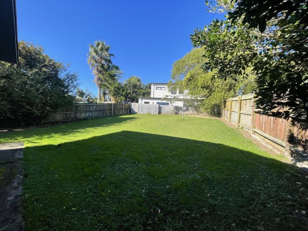 4 Temuri Place, Glendene, Auckland - Carousel 11