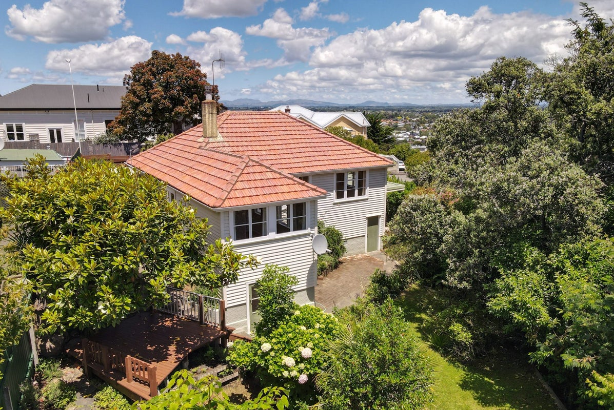 33 May Avenue, Hospital Hill, Napier - Carousel 1