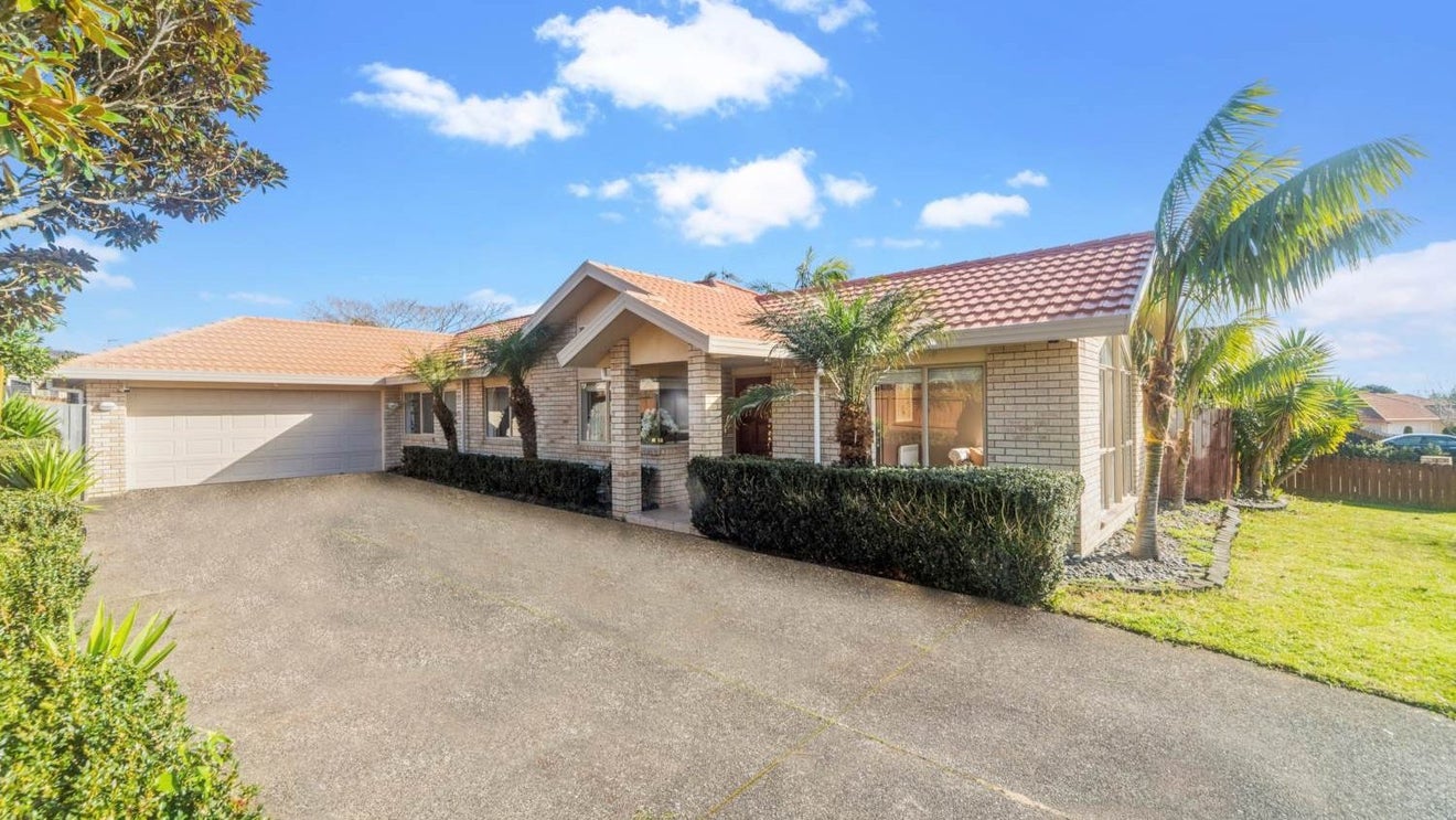 13 Newinn Crescent, East Tamaki Heights, Auckland - Carousel 1