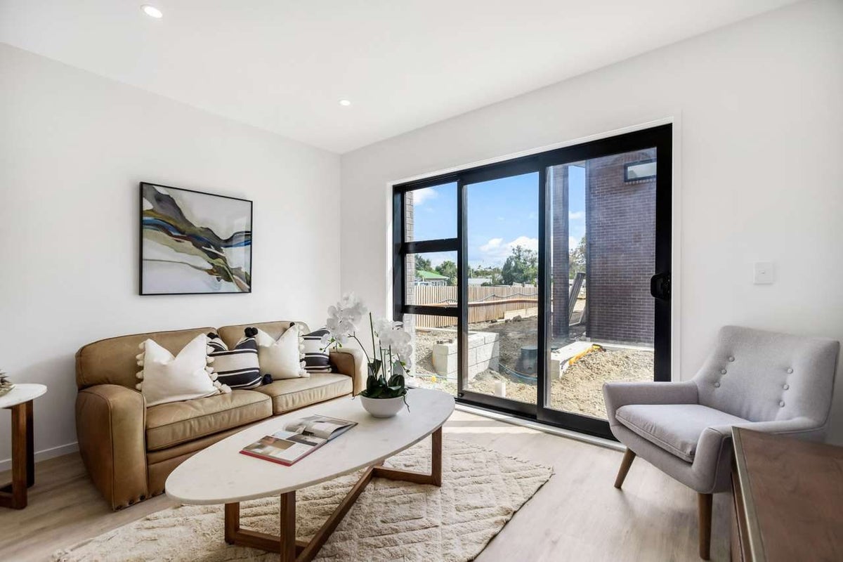 60 Rauemi Way, Te Atatū South, Auckland - Carousel 2