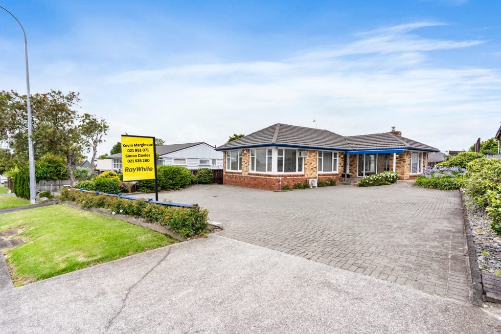 2/63 Ridge Road, Howick, Auckland - Carousel 1