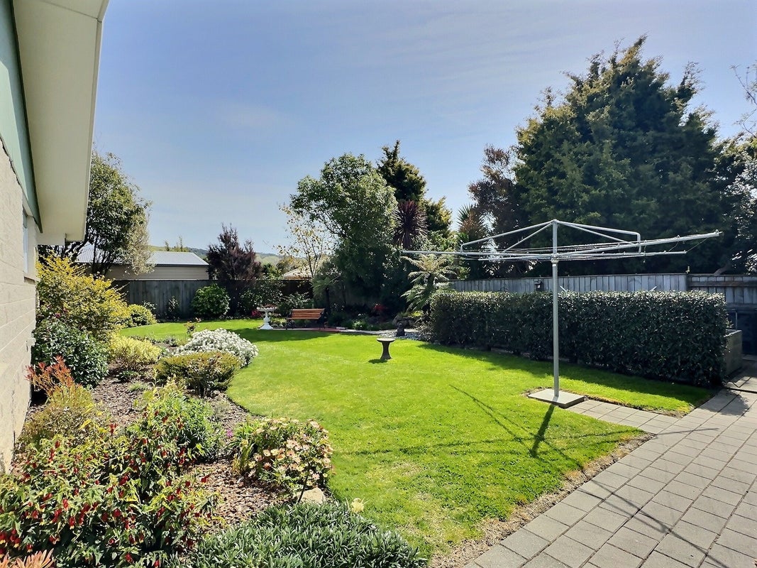 10 Bassett Place, Taradale, Napier - Carousel 20