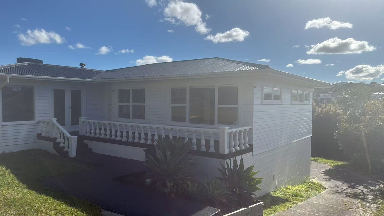 21 Mayfair Crescent, Mairangi Bay, Auckland - Carousel 1